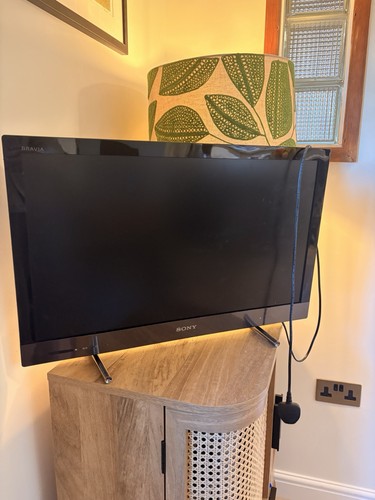 Sony flat screen - screen, compact